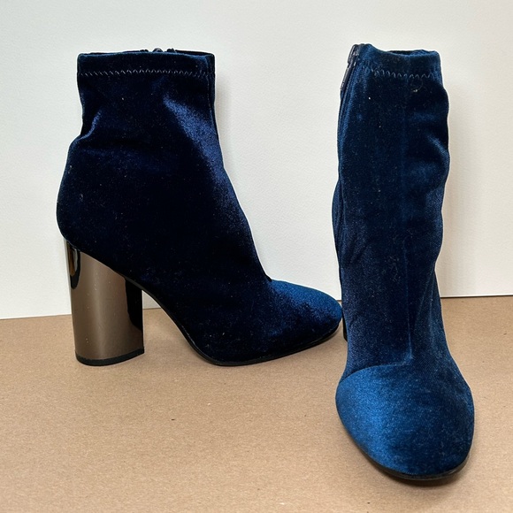 ALDO Velvet Blue Booties - Size 5 - Picture 3 of 5